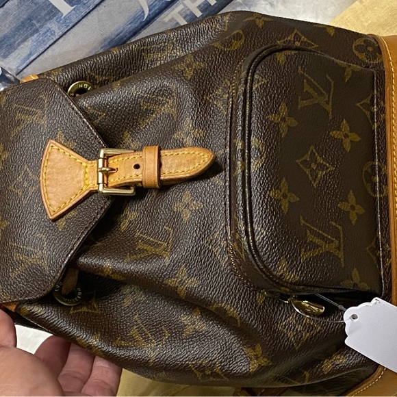 💗💗💗SOLD💗💗💗
🤩MONTSOURIS PM BACKPACK MONOGRAM🤩 - Picture 4 of 16